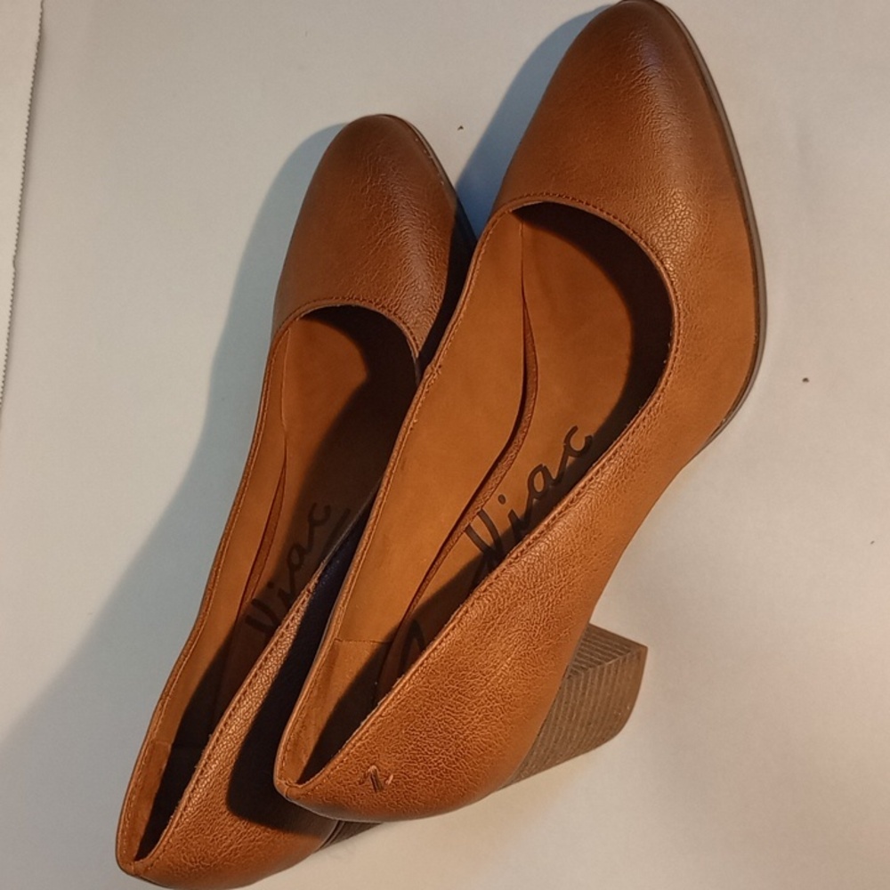 Zodiac Gloria Pumps - Picture 2 of 8